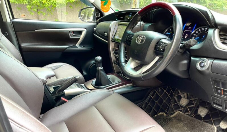TOYOTA FORTUNER 4X4 full