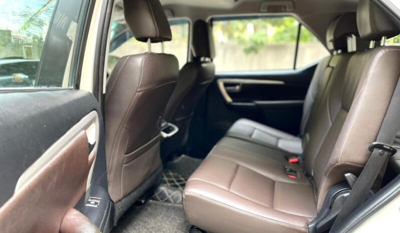 TOYOTA FORTUNER 4X4 full