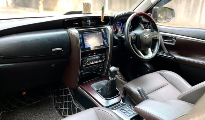 TOYOTA FORTUNER 4X4 full