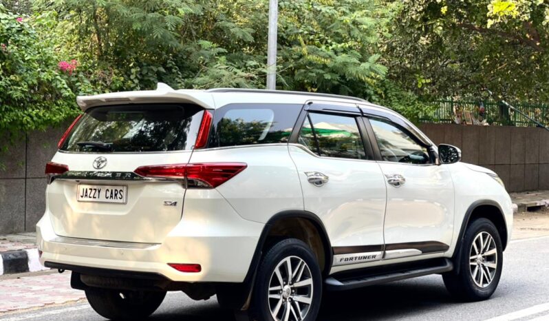TOYOTA FORTUNER 4X4 full
