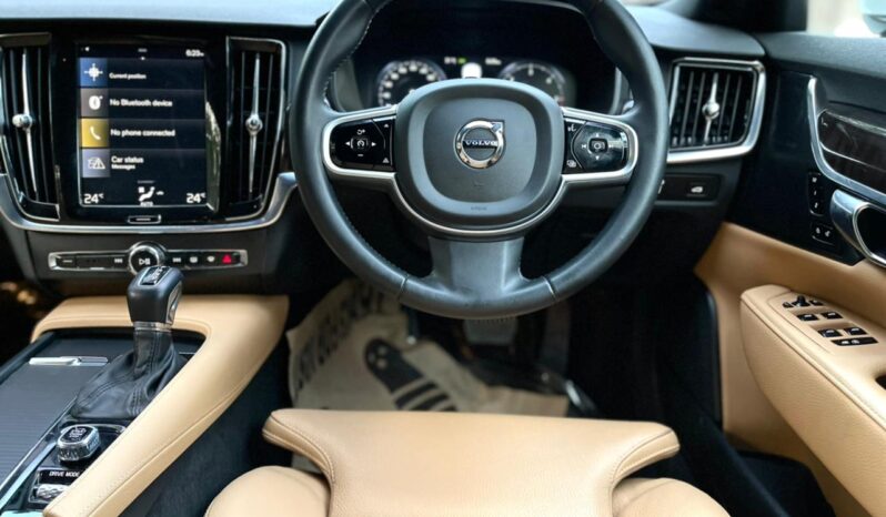 VOLVO S90 MOMENTUM full