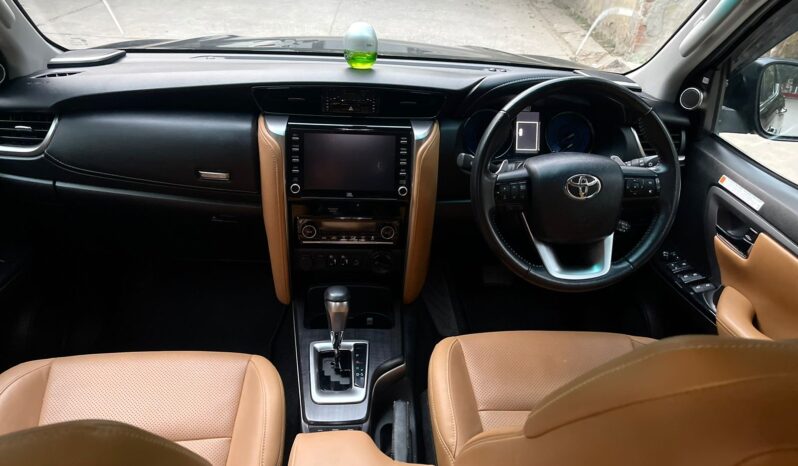 TOYOTA FORTUNER 4X4 full