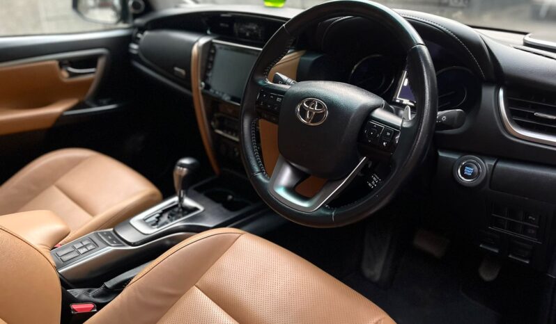 TOYOTA FORTUNER 4X4 full
