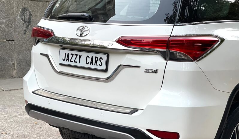 TOYOTA FORTUNER 4X4 full