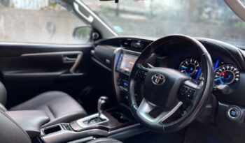 TOYOTA FORTUNER 4X4 full
