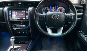 TOYOTA FORTUNER 4X4 full