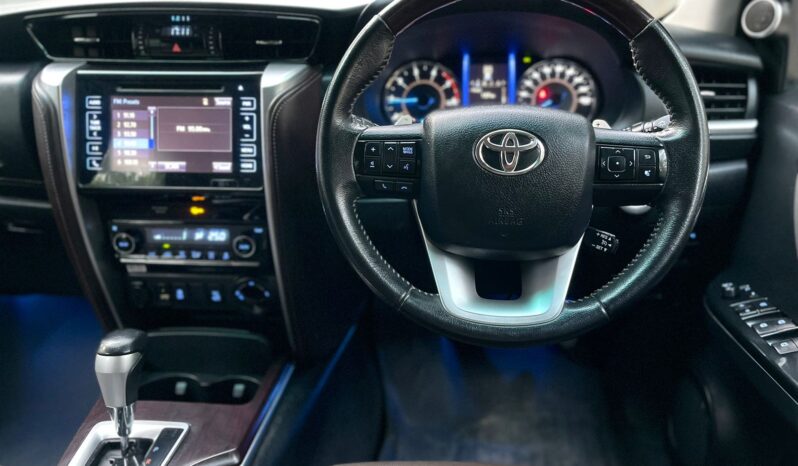 TOYOTA FORTUNER 4X4 full