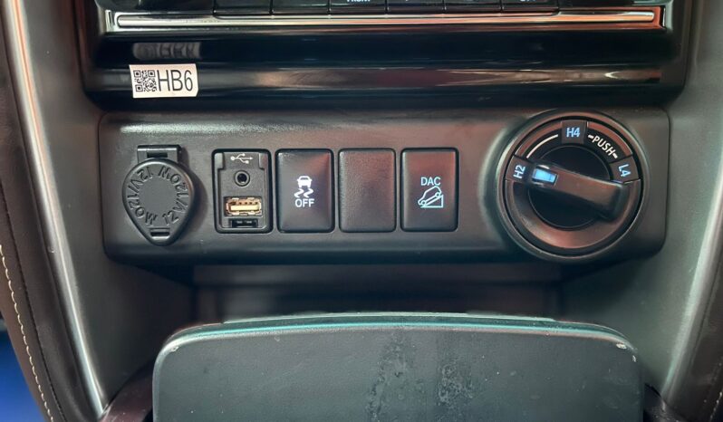 TOYOTA FORTUNER 4X4 full