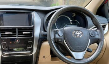 TOYOTA YARIS 1.5V CVT full