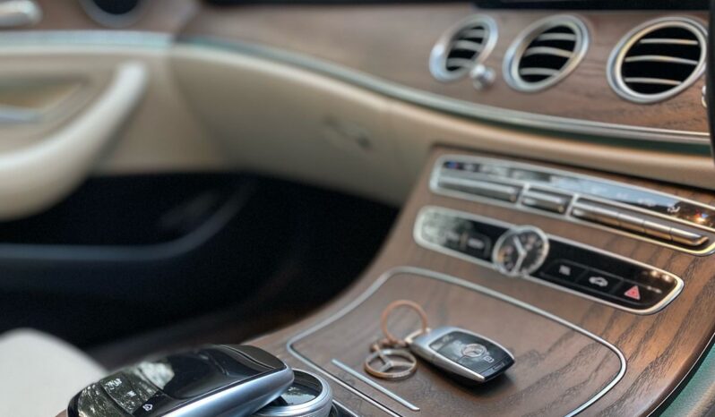 MERCEDES-BENZ E220D EXCLUSIVE full