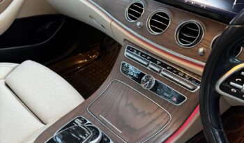 MERCEDES-BENZ E220D EXCLUSIVE full