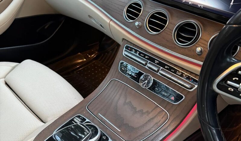 MERCEDES-BENZ E220D EXCLUSIVE full