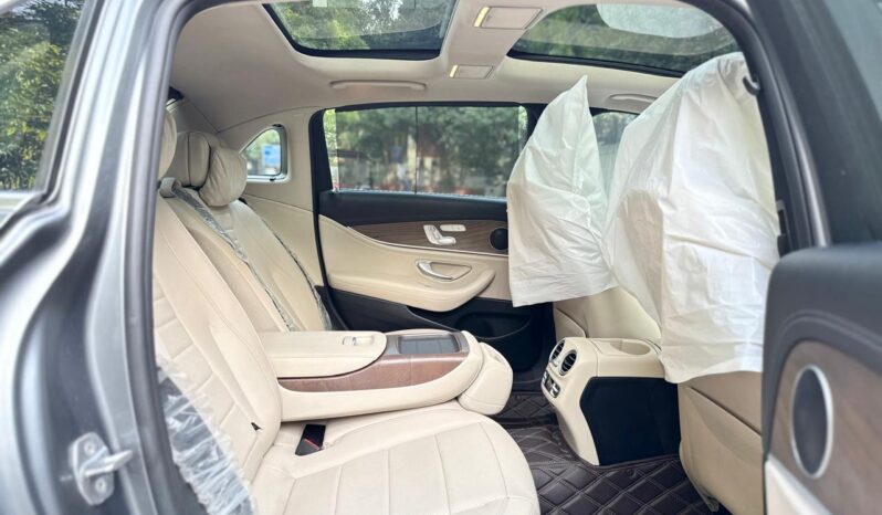 MERCEDES-BENZ E220D EXCLUSIVE full