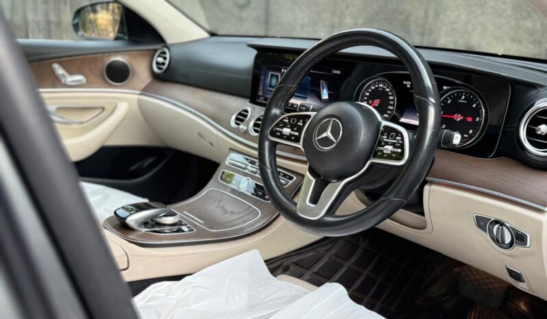 MERCEDES-BENZ E220D EXCLUSIVE full