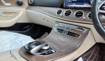 MERCEDES-BENZ E220D EXCLUSIVE full