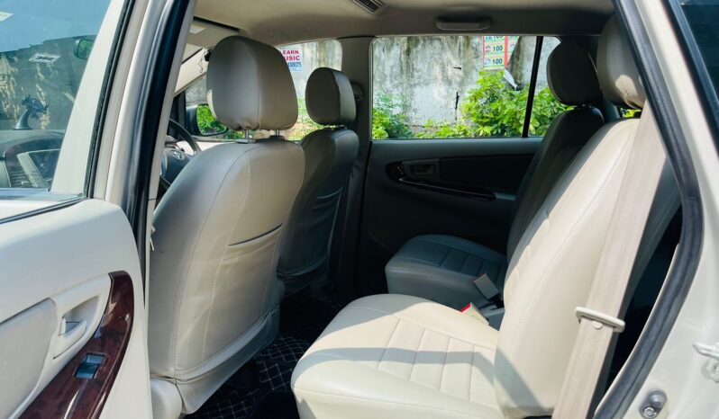 TOYOTA INNOVA 2.5 GX full