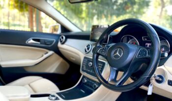 MERCEDES-BENZ GLA 200 full
