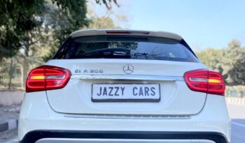 MERCEDES-BENZ GLA 200 full