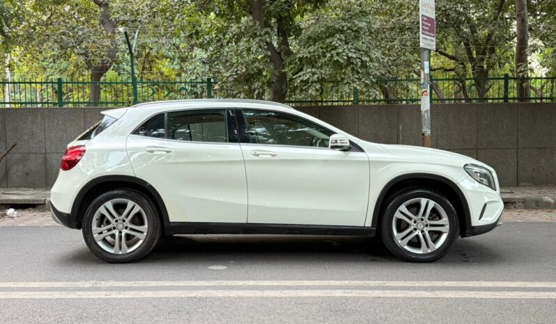 MERCEDES-BENZ GLA 200 full