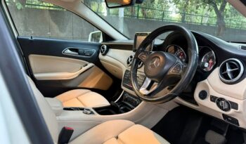 MERCEDES-BENZ GLA 200 full