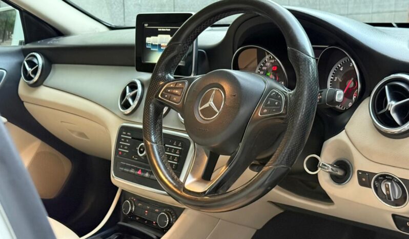 MERCEDES-BENZ GLA 200 full