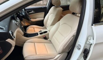 MERCEDES-BENZ GLA 200 full