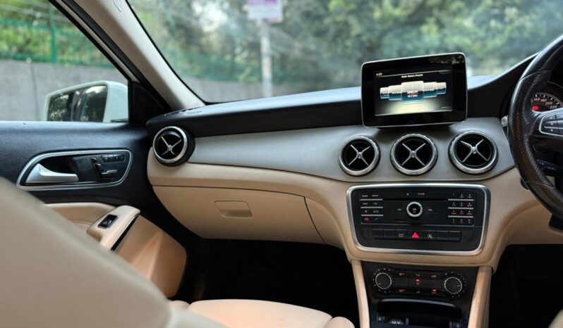 MERCEDES-BENZ GLA 200 full