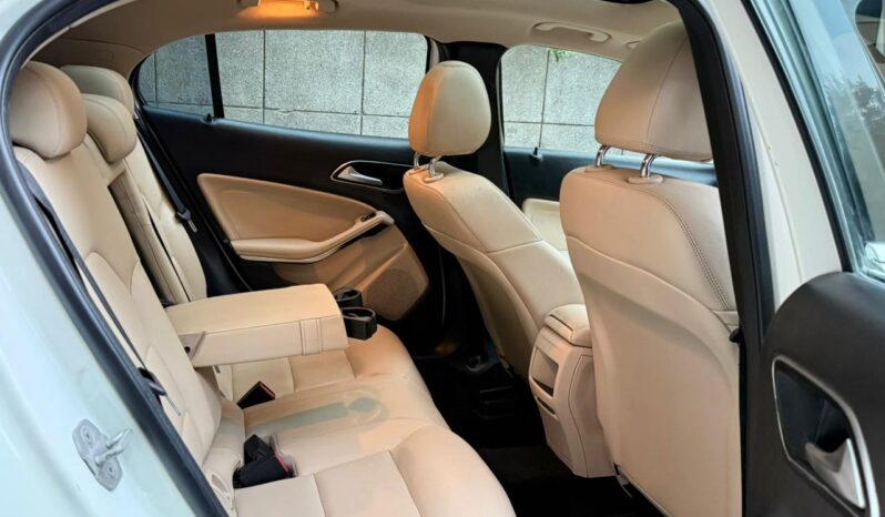 MERCEDES-BENZ GLA 200 full