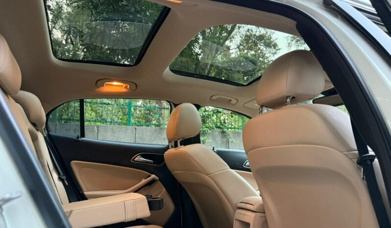 MERCEDES-BENZ GLA 200 full