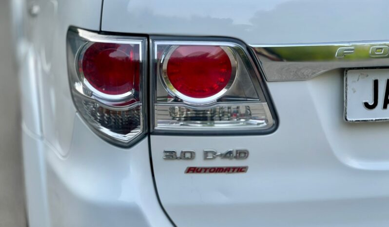 TOYOTA FORTUNER 4X2 full