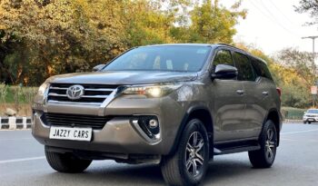 TOYOTA FORTUNER 4X2 full