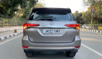 TOYOTA FORTUNER 4X2 full