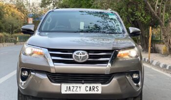 TOYOTA FORTUNER 4X2 full