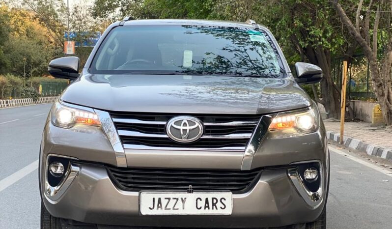 TOYOTA FORTUNER 4X2 full
