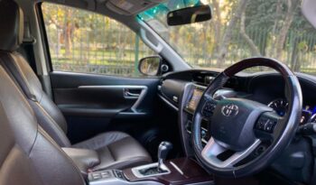 TOYOTA FORTUNER 4X2 full