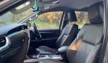 TOYOTA FORTUNER 4X2 full