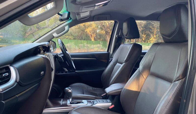 TOYOTA FORTUNER 4X2 full