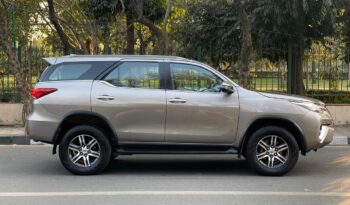 TOYOTA FORTUNER 4X2 full