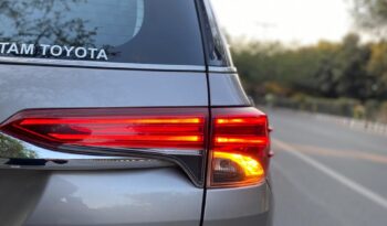 TOYOTA FORTUNER 4X2 full