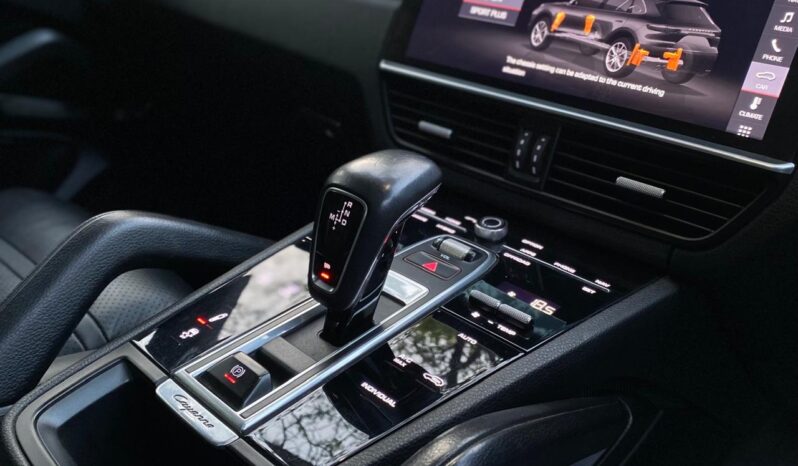 PORSCHE CAYENNE E-HYBRID full