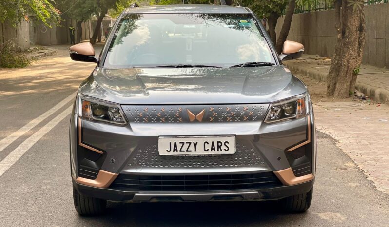 MAHINDRA XUV 400 EL TOP full