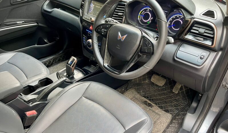 MAHINDRA XUV 400 EL TOP full
