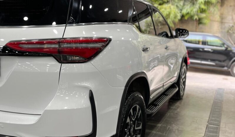 TOYOTA FORTUNER 4X2 FACELIFT full