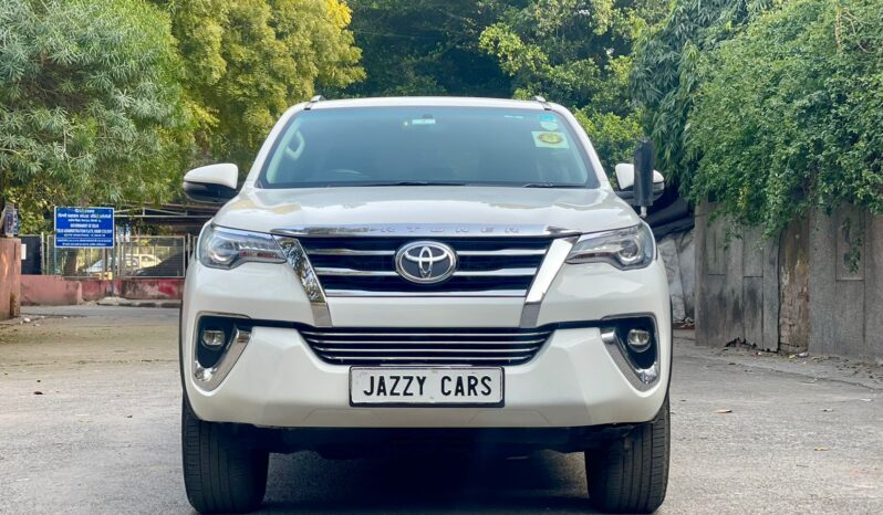 TOYOTA FORTUNER 4X2 full