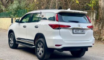 TOYOTA FORTUNER 4X2 full