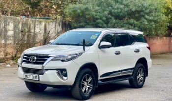 TOYOTA FORTUNER 4X2 full