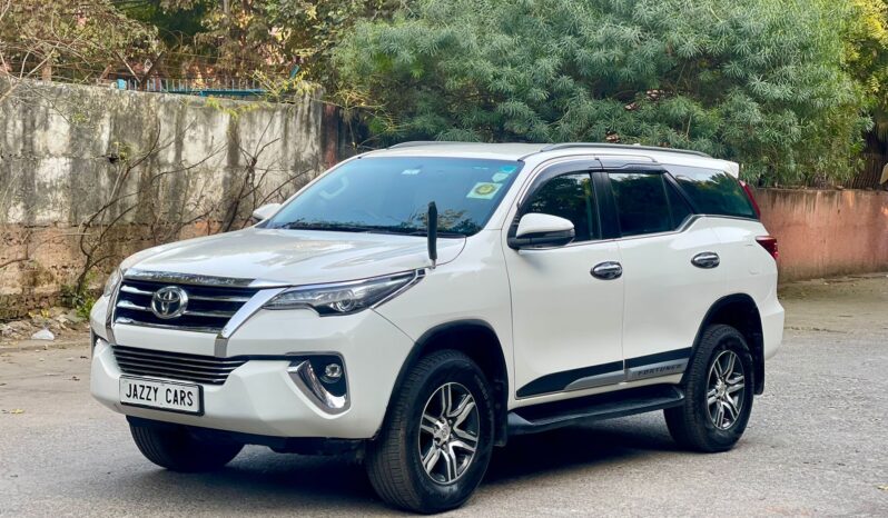 TOYOTA FORTUNER 4X2 full
