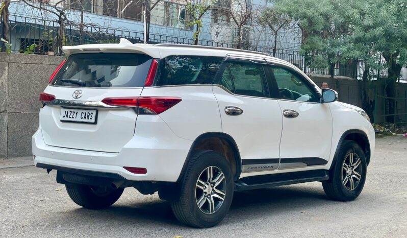 TOYOTA FORTUNER 4X2 full