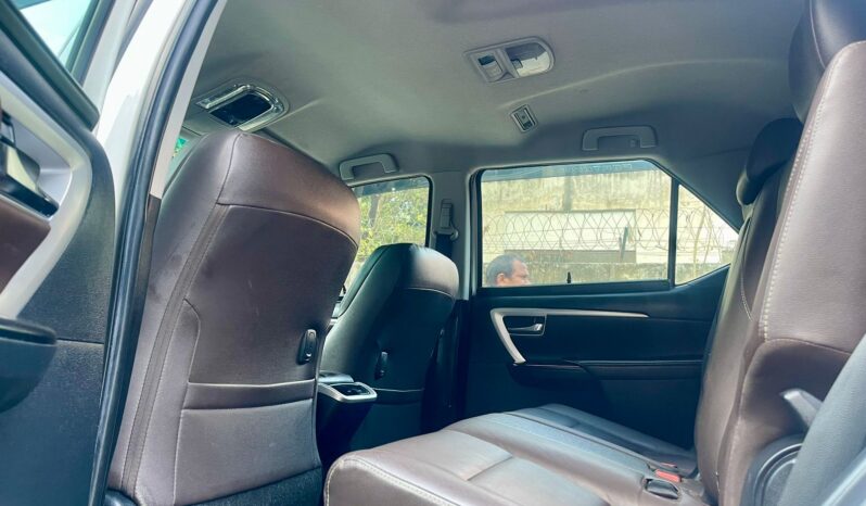 TOYOTA FORTUNER 4X2 full