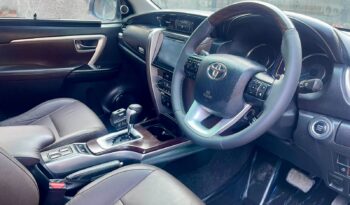 TOYOTA FORTUNER 4X2 full